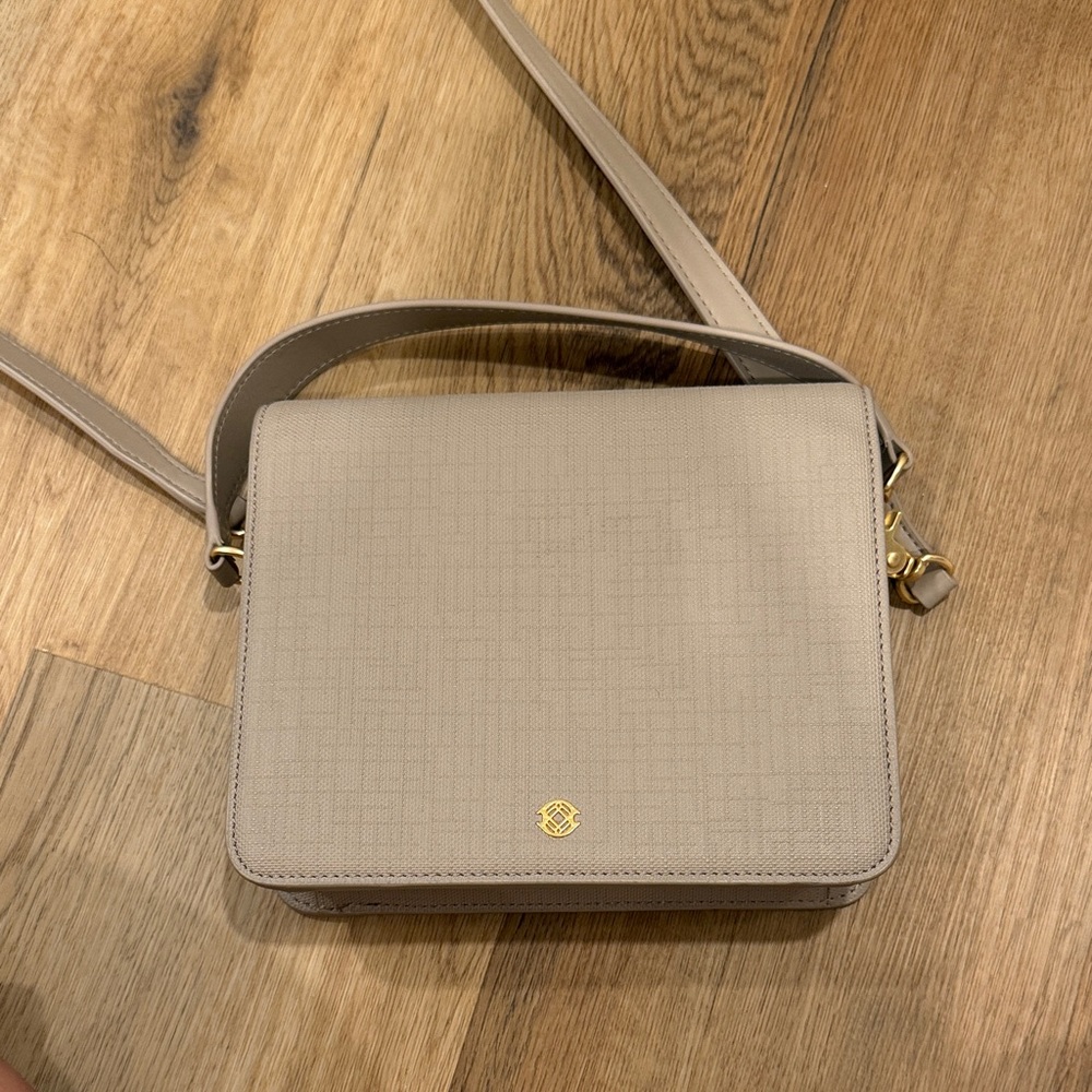 Dagne dove cross body bag